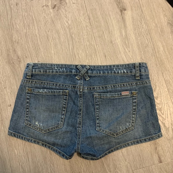 🐝 Shank Jean Shorts (size 28) - Picture 2 of 4